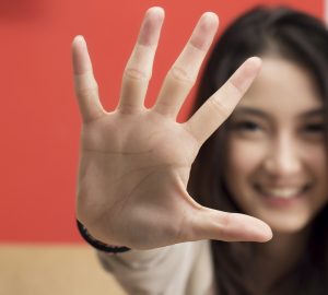 Young female hand show five fingers.